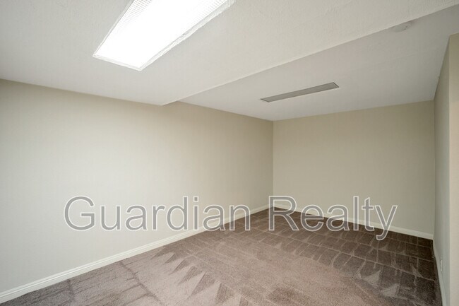 Building Photo - 2882 Calle Del Oro