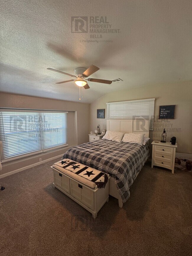 Building Photo - 3-Bed, 2-Bath Oasis in Hemet with Sparklin...