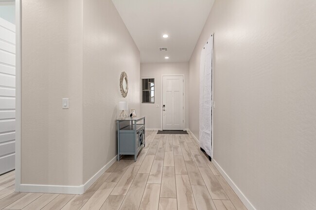 Building Photo - 941 Treasure Trl