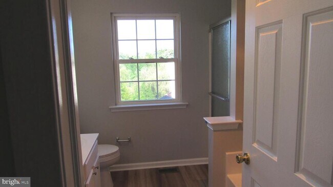 Building Photo - 1045 Fallbrook Ln