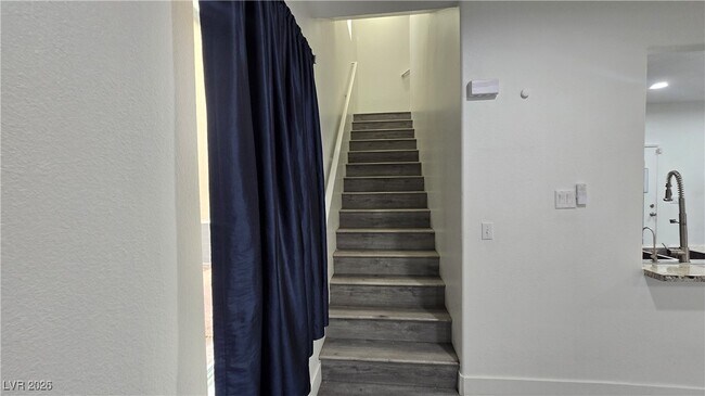 Building Photo - 5205 El Castano Ave