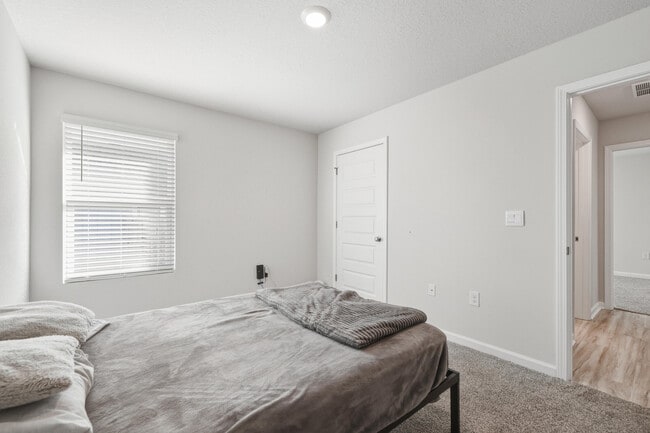 Building Photo - 526 Mary Lou Way