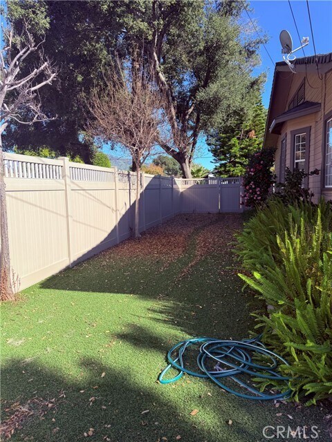 Building Photo - 119 N Cullen Ave