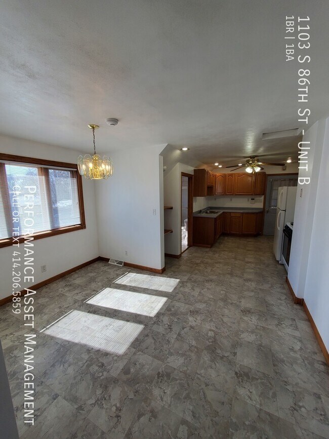 Building Photo - 1103 S 86th St