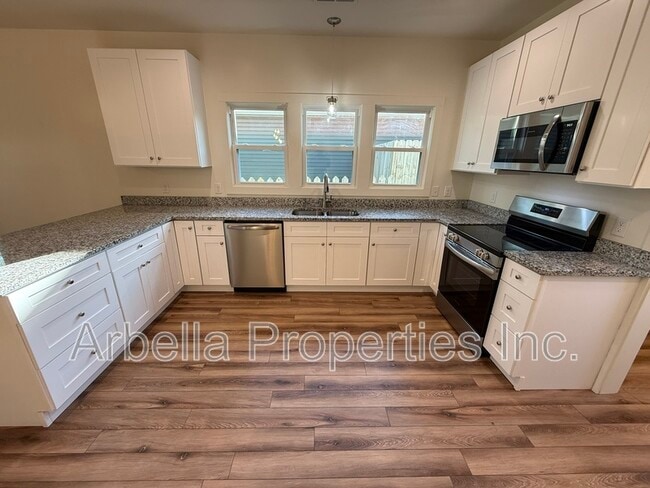 Building Photo - 829 Hamilton St