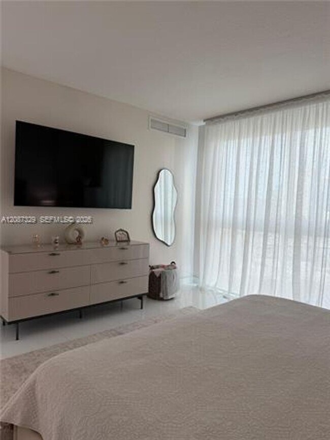 Building Photo - 200 Sunny Isles Blvd