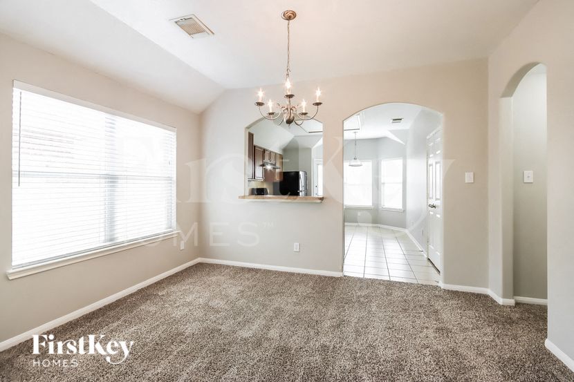 Building Photo - 9302 Reflections Path Way