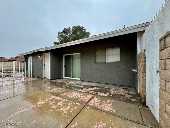 Building Photo - 7289 Topeka Dr