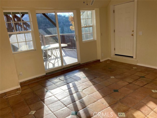 Building Photo - 1620 Edgecliff Dr