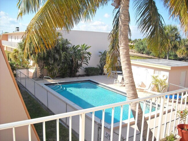 Building Photo - 725 Hummingbird Way