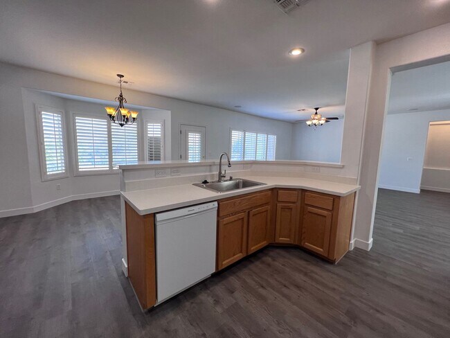 Building Photo - Freshly Upgraded 55+ Sun City Anthem