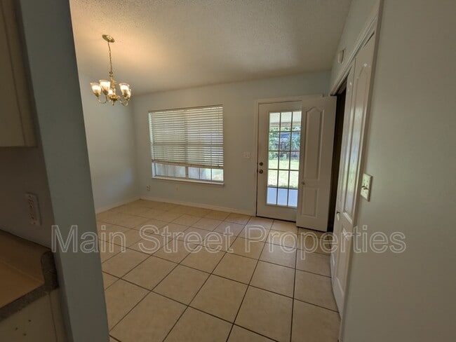 Building Photo - 3359 Greenbriar Circle