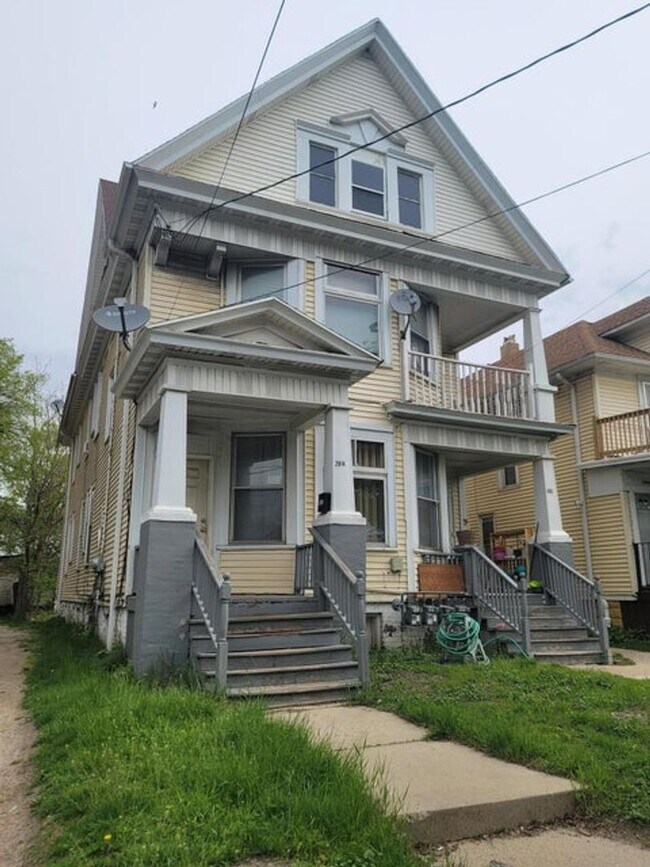 Building Photo - 2010-2014 W Pierce St