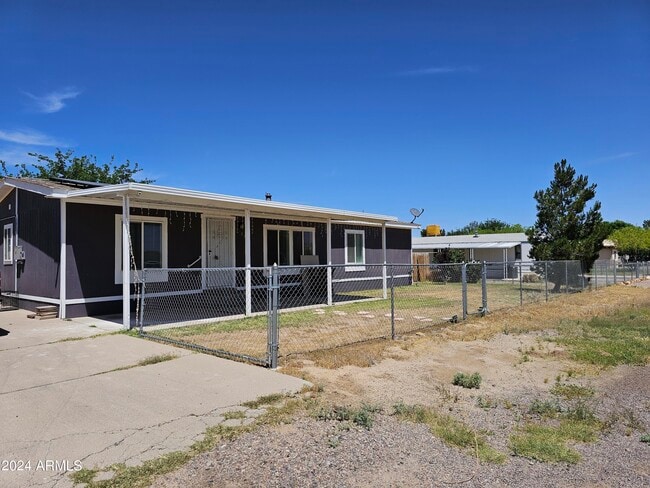Building Photo - 1042 W Ocotilla St
