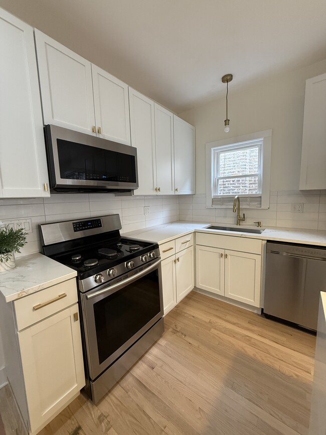 Building Photo - 5232 W Montana St