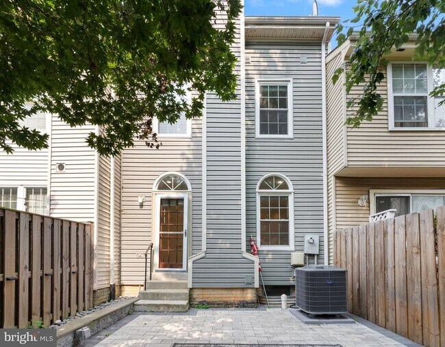 Building Photo - 6630 Medinah Ln