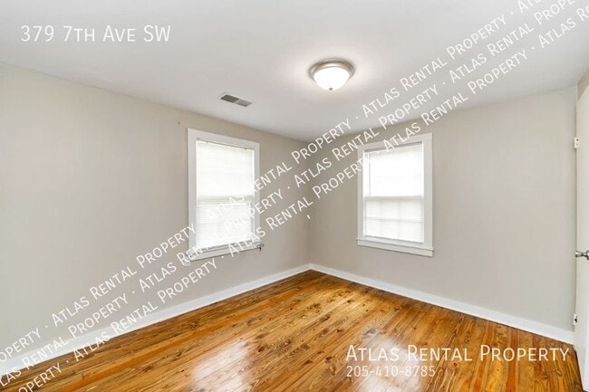 Building Photo - 379 7th Ave SW