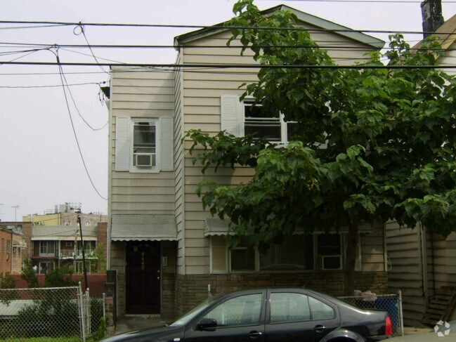 Primary Photo - 4448 Furman Ave