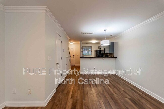 Building Photo - 1230 Green Oaks Ln