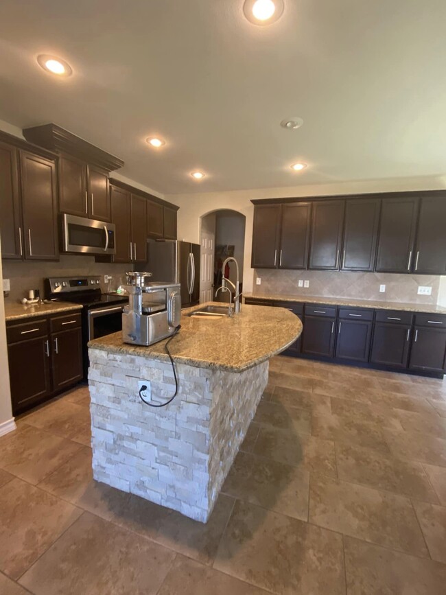 Building Photo - 311 Silverleaf Oak