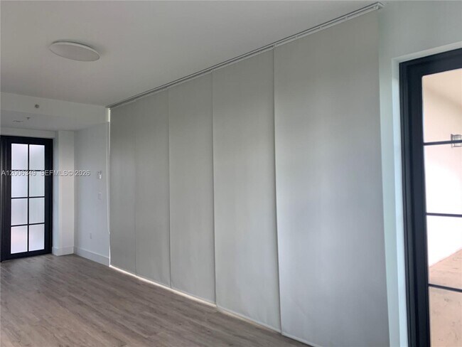 Building Photo - 4100 Davie Rd