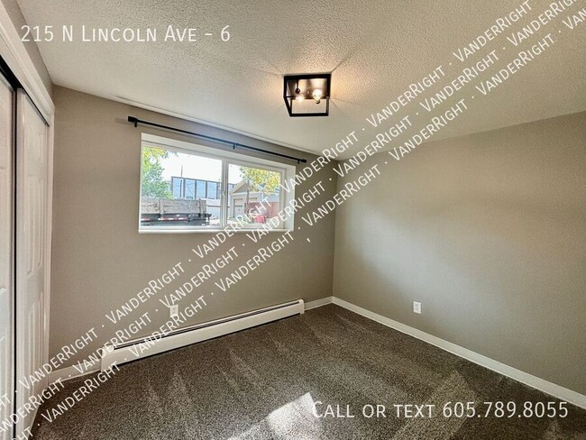 Building Photo - Renovated 2 Bedroom In Canton!