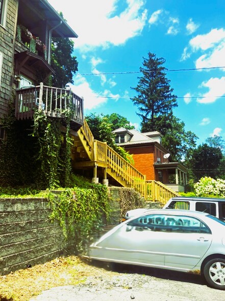 Building Photo - 106 Ruskin Dr