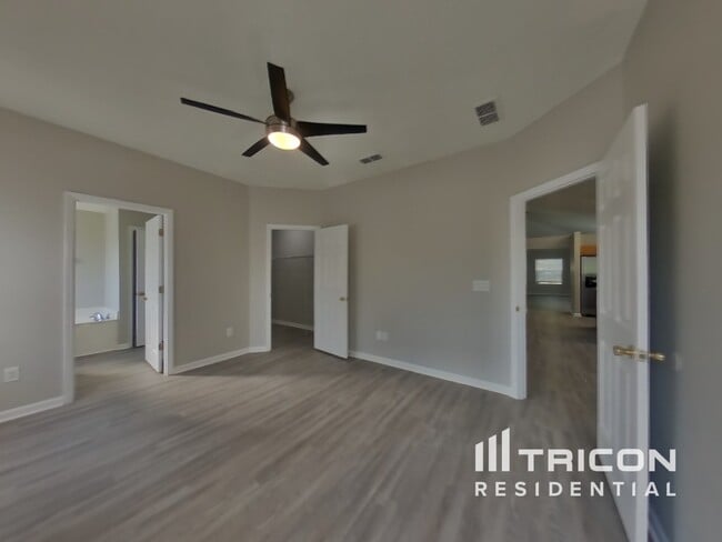 Building Photo - 12048 Coachman Lakes Way