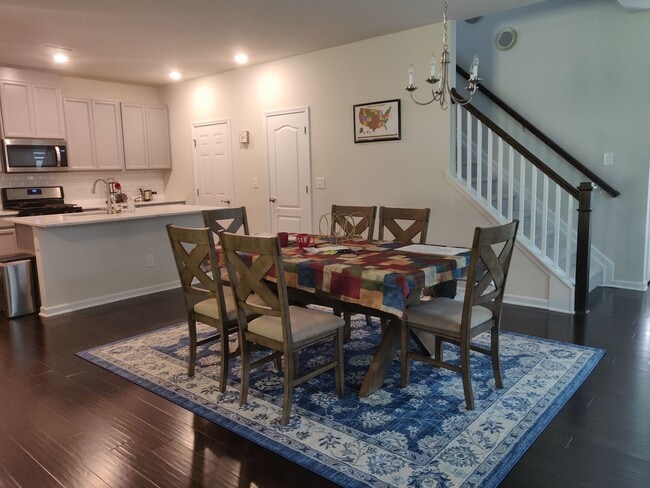 Building Photo - 2214 Gregor Overlook Ln