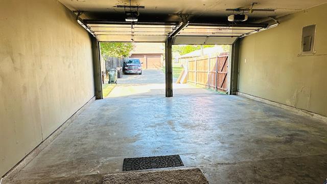 Building Photo - 813 Sandhurst Dr