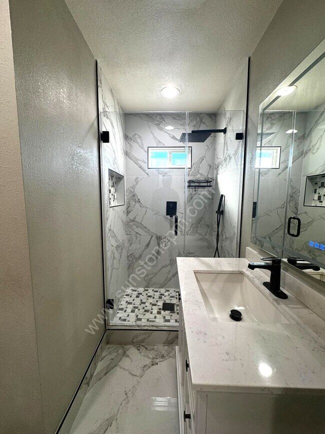 Building Photo - 1569 Carol Dr