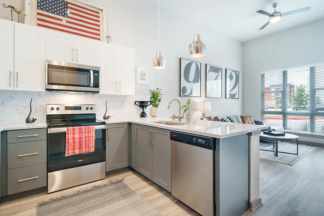 Juno Deluxe Plus - Kitchen / Living Area - unfurnished - Northside Apartments