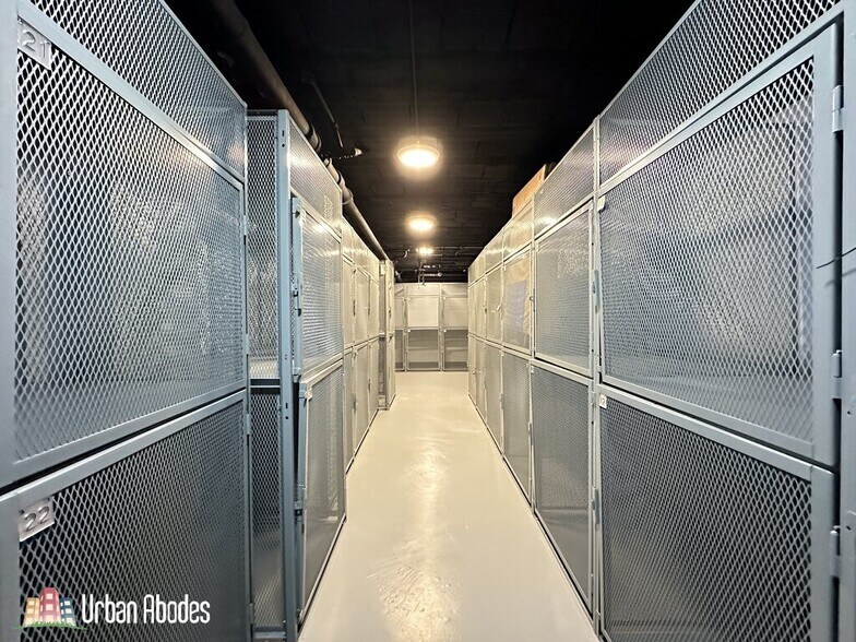 Building Photo - 503 W Belmont Ave