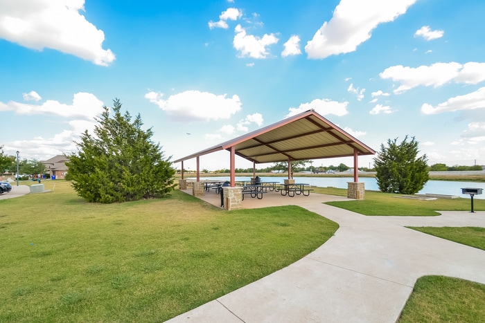 Building Photo - 904 Silver Maple Ln