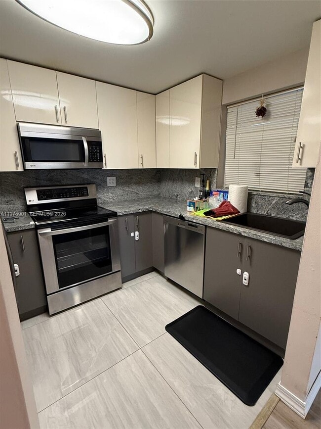 Building Photo - 18001 N Bay Rd