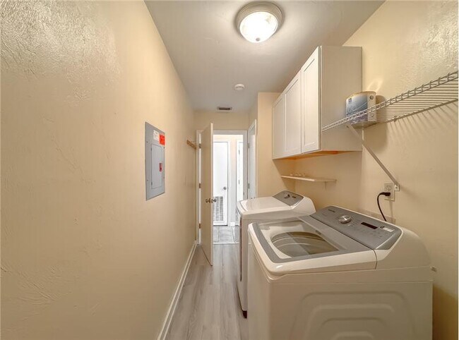 Building Photo - 1555 Sprucewood Trail