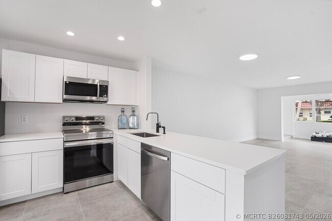 Building Photo - 737 Nantucket Cir