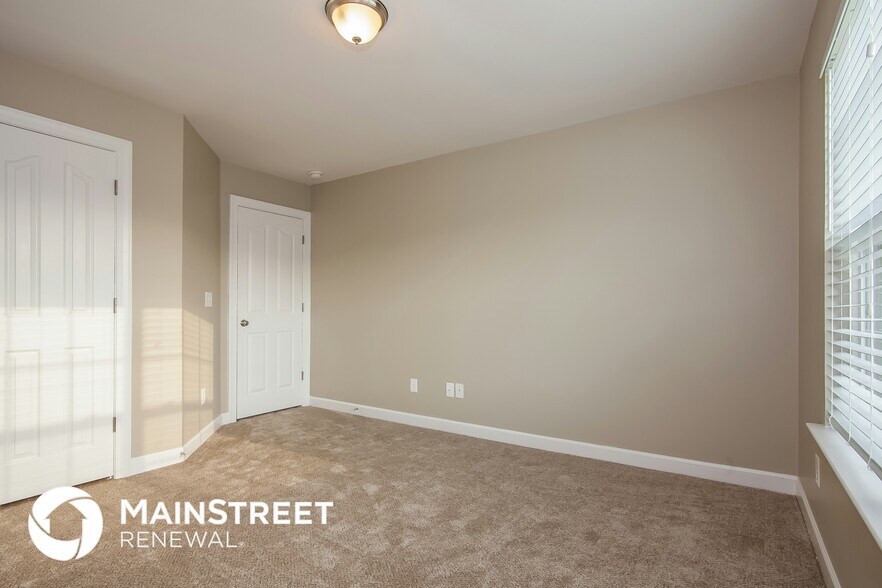 Building Photo - 453 Clearwater Dr