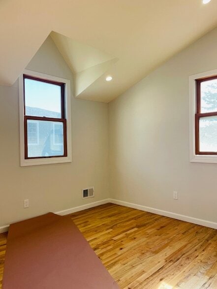 Building Photo - 16 Oldwood Rd S