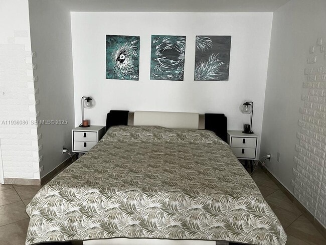 Building Photo - 3324 Lakeview Blvd