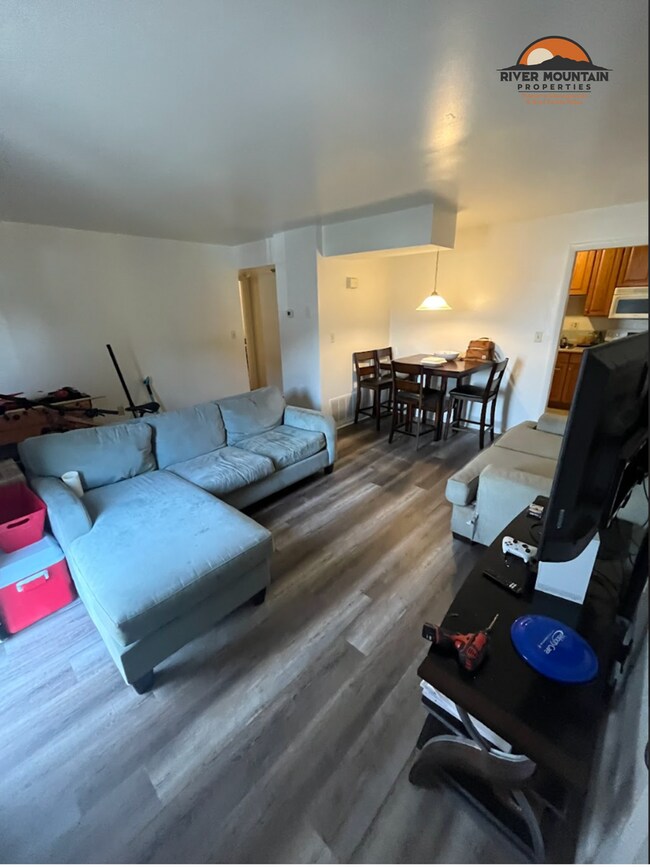 Building Photo - Updated Apartment Near Downtown – Prime Location!