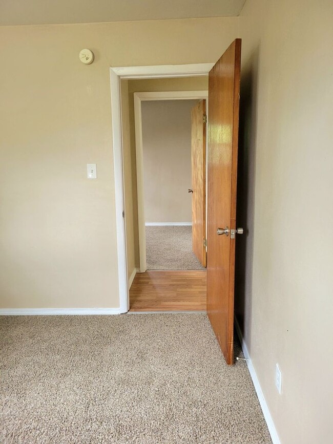 Building Photo - Renovated and Ready to Rent...7 Bradley, P...