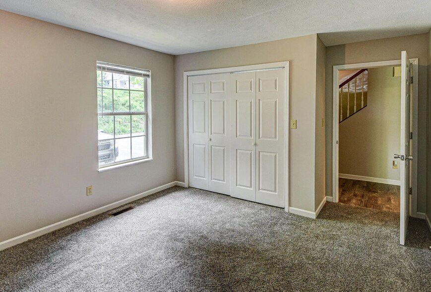 Building Photo - 2103 Creekside Way