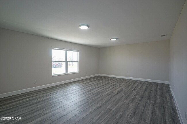 Building Photo - 410 S Star Ave
