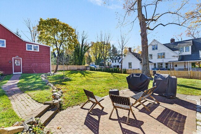 Building Photo - Historic Mendham Home