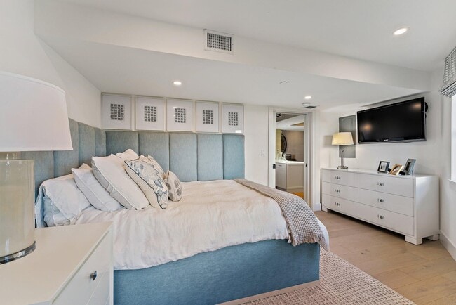 Building Photo - 19800 Sandpointe Bay Dr