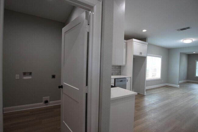 Building Photo - Coming Soon! 3 Bed 2 Bath Town Home in Tyler, Tx!