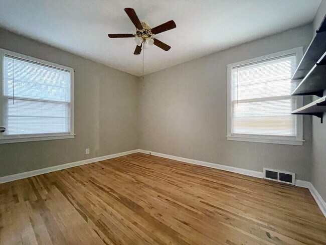 Building Photo - 1019 College Ln