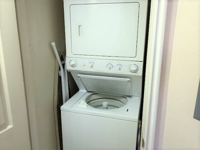 Building Photo - 34 E 700 N