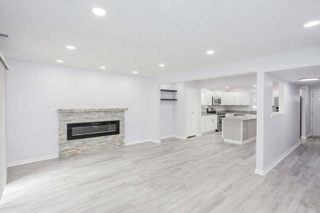 Building Photo - 5751 W Hastings Arch